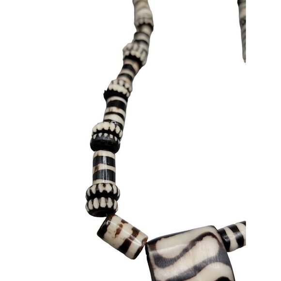 Chevron Zebra Striped Pendant Necklace 23" Tube & Disc Glass Beaded Chain VTG - Picture 7 of 8